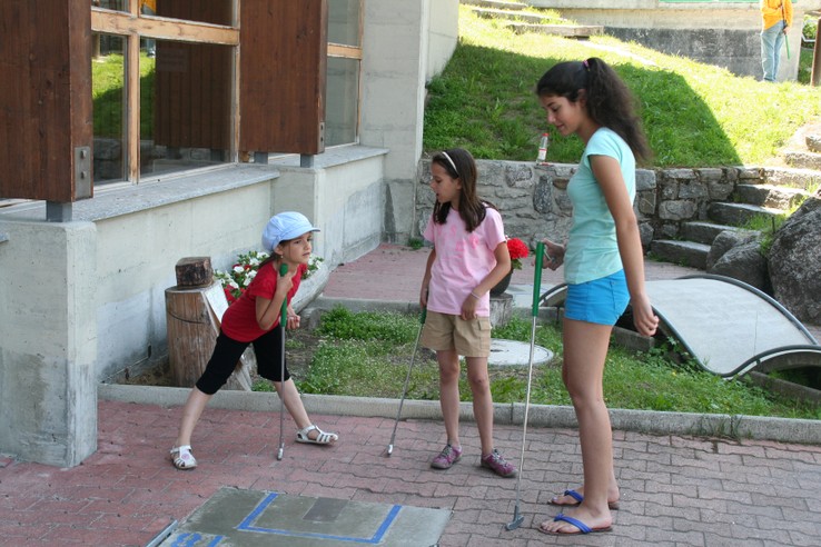 „2013 wurde in Grächen Minigolf gespielt, heuer werden die Teilnehmenden  in Leukerbad Disc-Golf kennen lernen.“