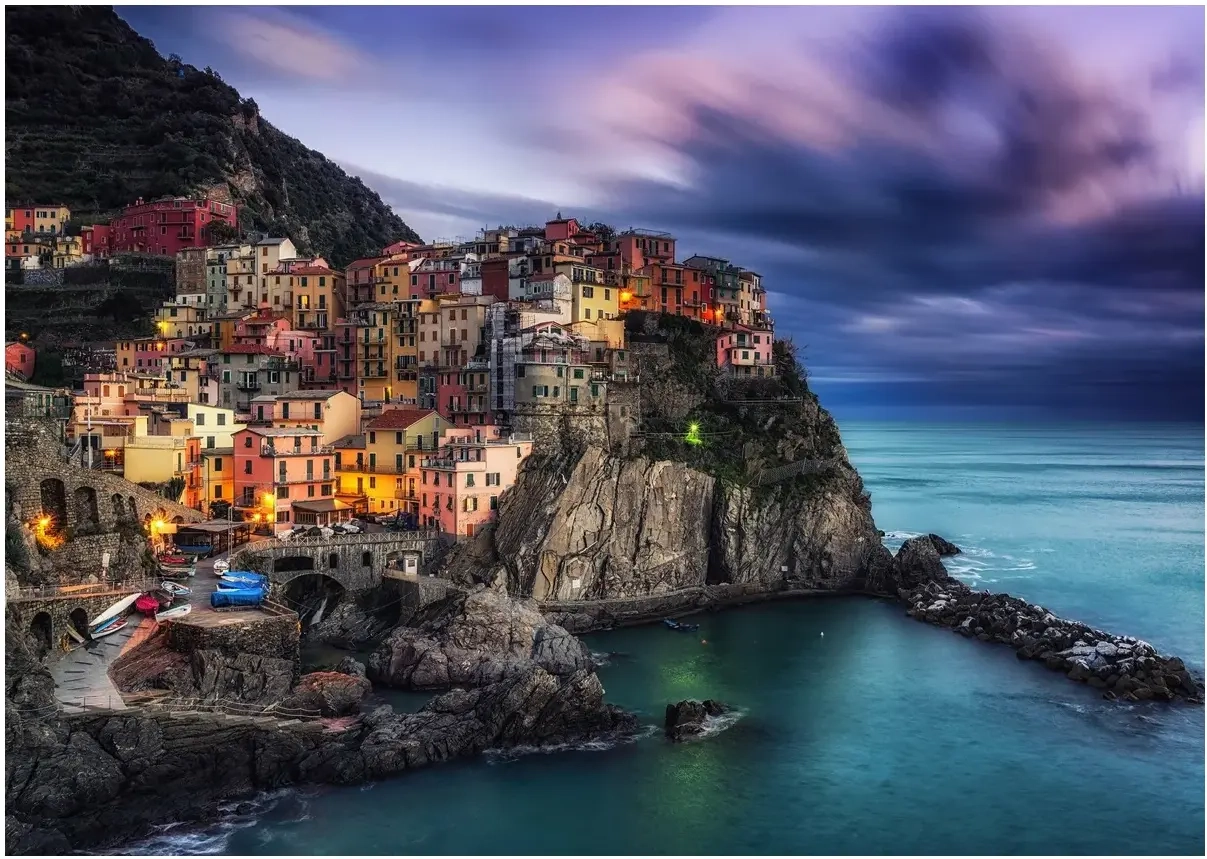 Manarola bei Dämmerung, Cinque Terre, Italy