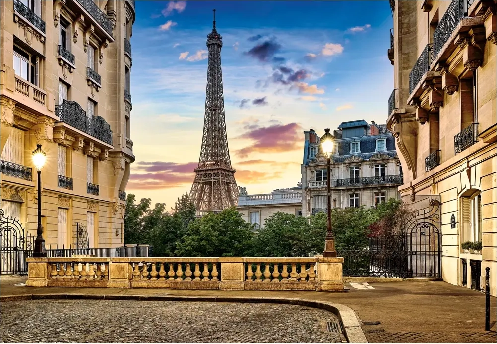 Spaziergang in Paris bei Sonnenuntergang