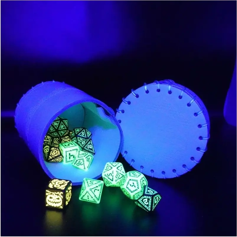 Dice Charger (Würfelbecher mit "Licht Ladefunktion")