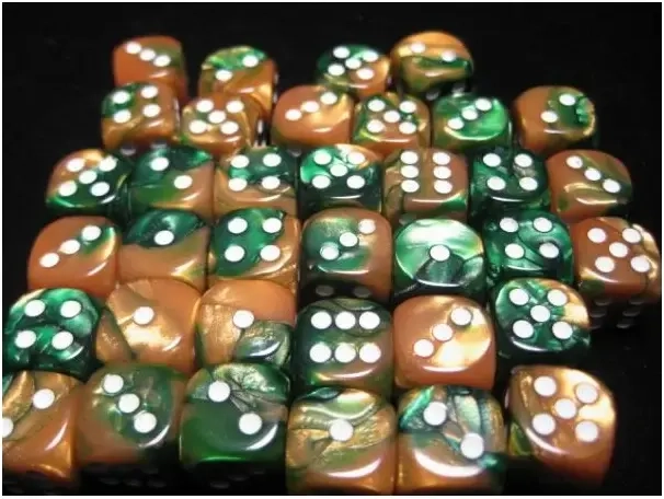 Dice Sets Gold-Green/White Gemini 12mm d6 (36)