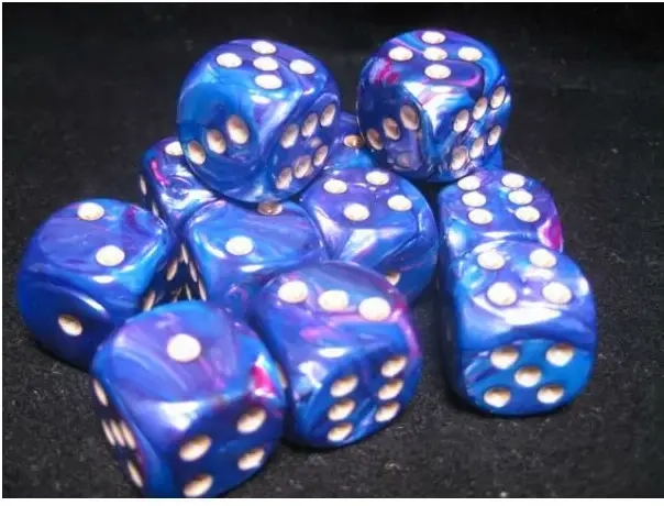 16mm d6 with pips Dice Blocks (12 Dice) - Lustrous Purple w/gold