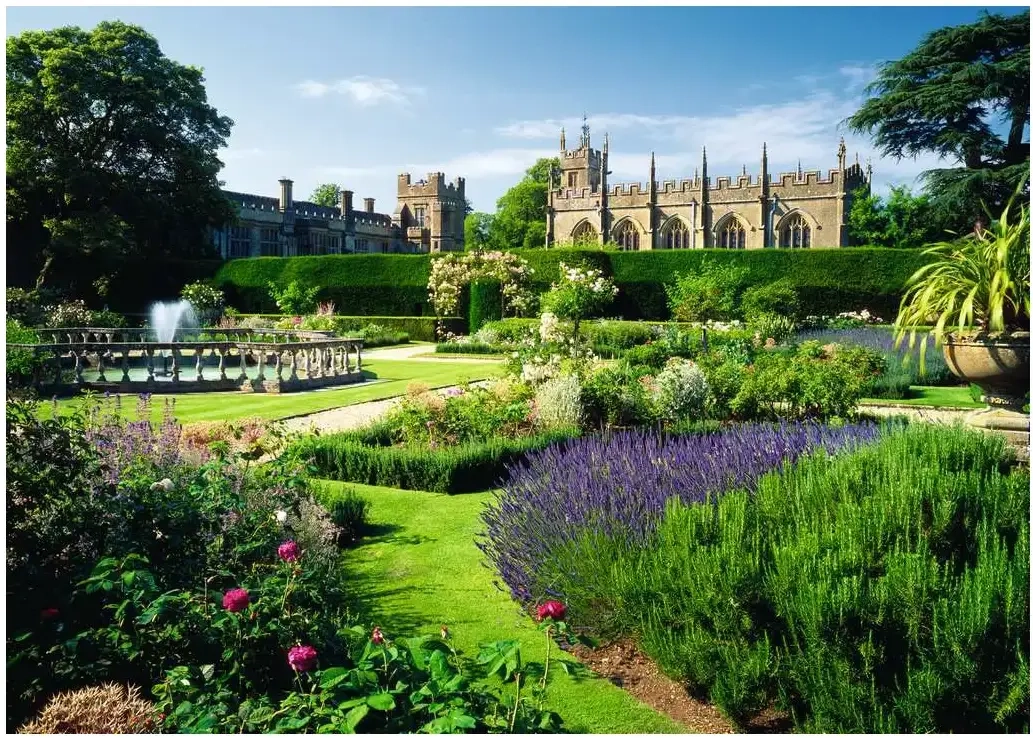 Queens Garden - Sudeley Castle - England