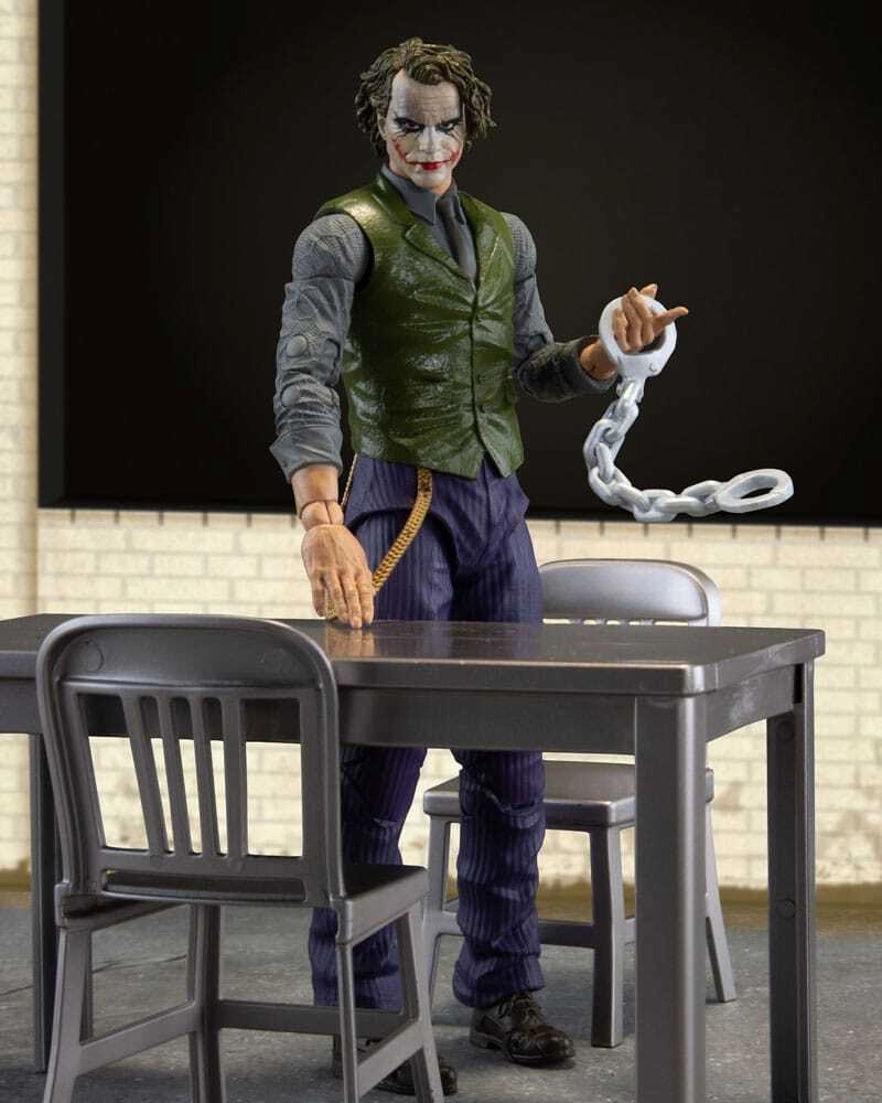 DC Multiverse Actionfigur The Joker (Jail Cell Variant) (The Dark Knight) (Gold Label) - 18cm